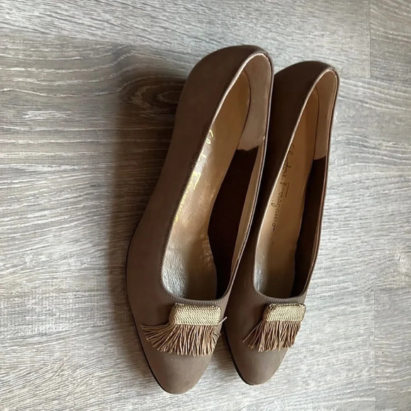 Salvatore Ferragamo Suede Pumps Size 9 - Picture 3 of 9